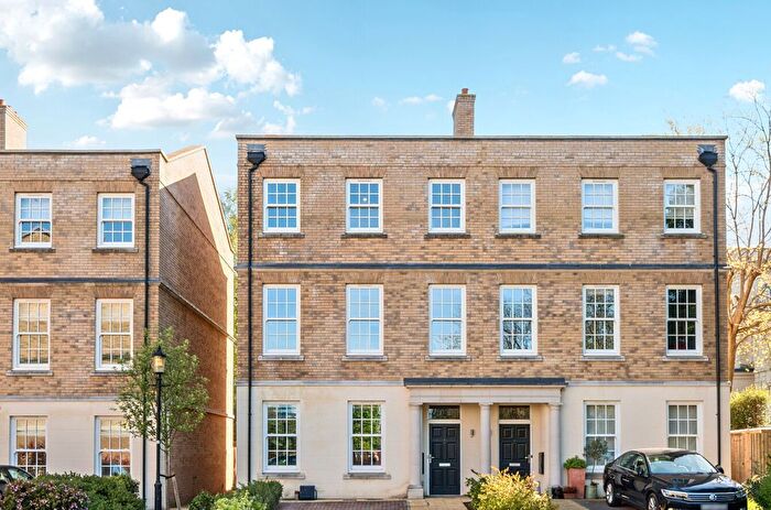 4 Bedroom Semi Detached House For Sale In Lourdes Close, Blackheath, Lewisham, London, SE13