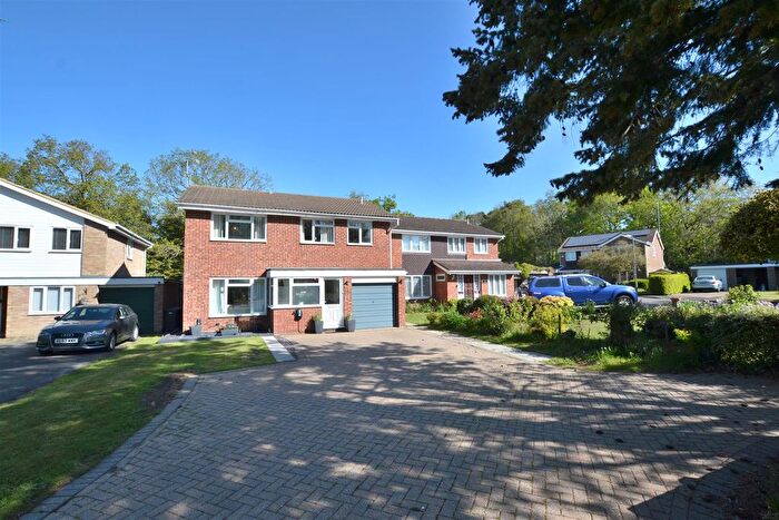 4 Bedroom Detached House For Sale In Dukes Mead, Fleet, GU51
