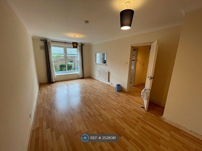 2 Bedroom Flat To Rent In Hackney Road, London, E2