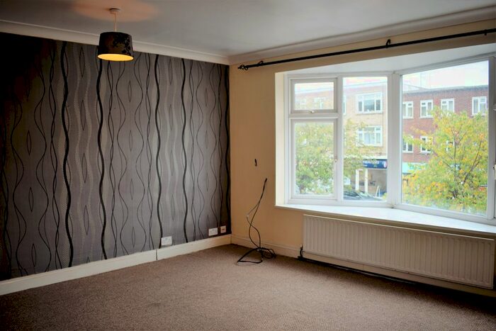 3 Bedroom Maisonette To Rent In High Road, Loughton, IG10