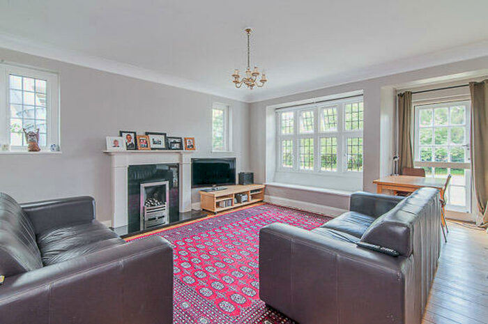 2 Bedroom Flat To Rent In Raleigh House, Ditton Close, Watts Road, KT7