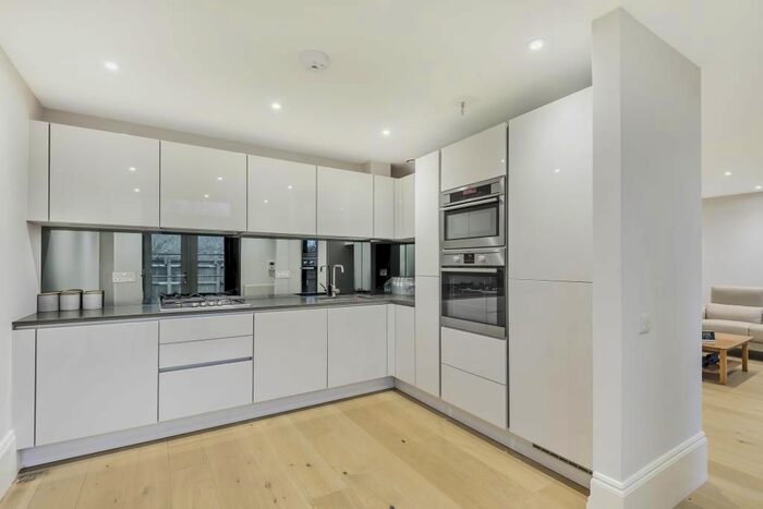 2 Bedroom Flat To Rent In Slough, Buckinghamshire SL2