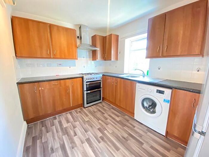 2 Bedroom Flat To Rent In Long Chaulden, Hemel Hempstead, HP1