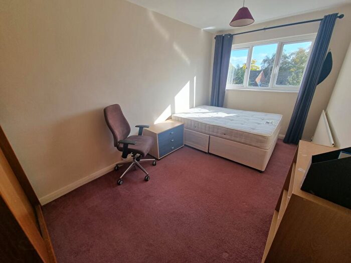5 Bedroom Semi-Detached House To Rent In Cambridge Gardens, CV32