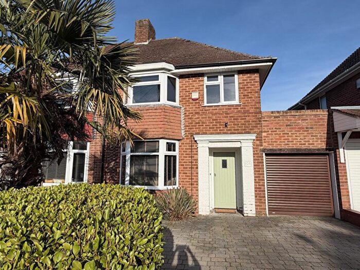3 Bedroom Semi Detached House For Sale In Summerfield Road, Solihull, B92