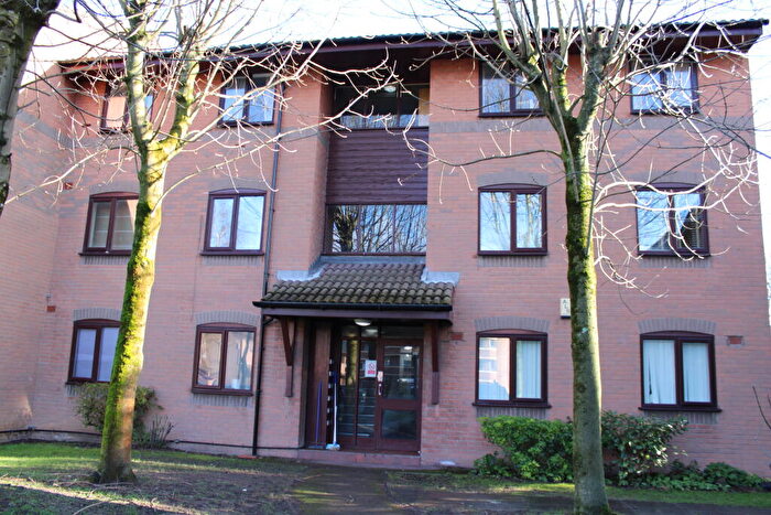 2 Bedroom Apartment To Rent In Minster Court, L7