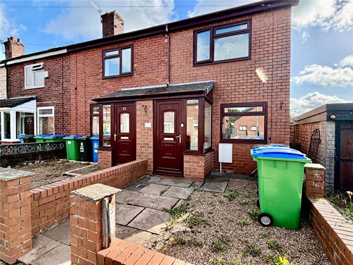 2 Bedroom End Of Terrace House For Sale In Norfolk Avenue, Heywood, Greater Manchester, OL10