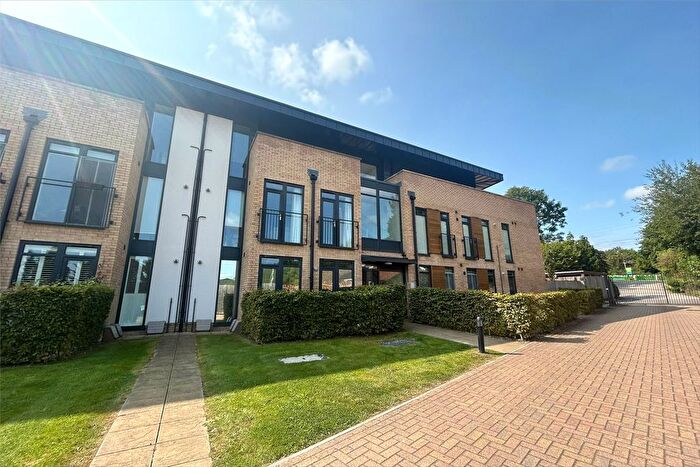 2 Bedroom Flat For Sale In Rye Common Lane, Crondall, Farnham, Hampshire, GU10