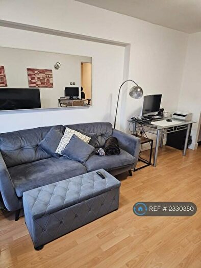 1 Bedroom Flat To Rent In Queen Street, Cardiff, CF10