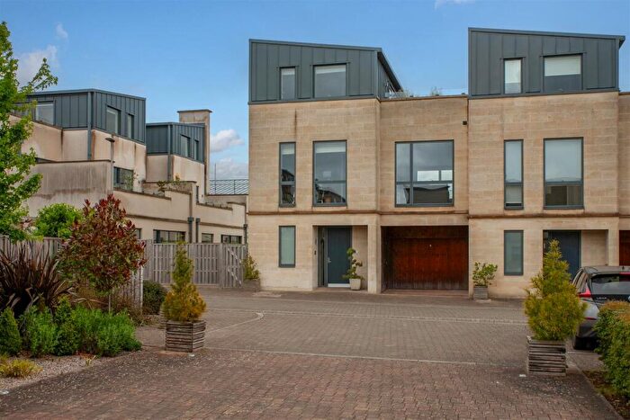 4 Bedroom House To Rent In Lansdown Square East, Bath, BA1