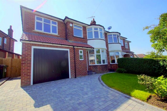 4 Bedroom Semi-Detached House To Rent In Knightsway, Halton, Leeds, LS15