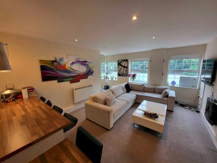 2 Bedroom Flat To Rent In Langham House, Luton, LU1