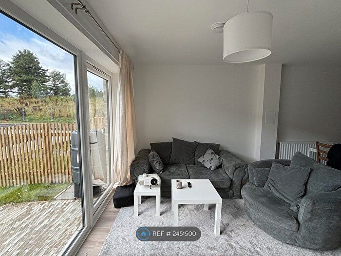 3 Bedroom Terraced House To Rent In Malting Wynd, Glasgow, G4