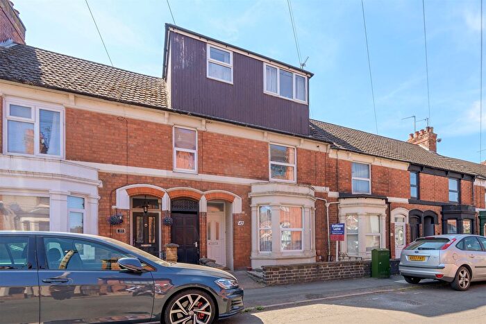 4 Bedroom Terraced House For Sale In William Street, Kettering, NN16