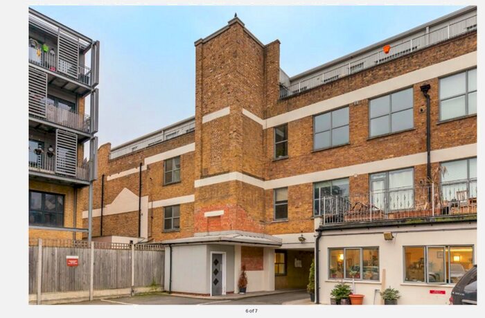 3 Bedroom Flat To Rent In Anton Studios, - Anton Street, London E8