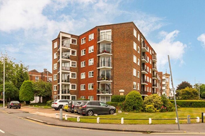 2 Bedroom Flat To Rent In The Hermitage, Kingston Upon Thames, KT1