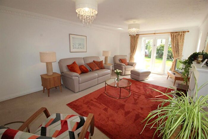 2 Bedroom Flat For Sale In Links Gate, Lytham St. Annes, FY8