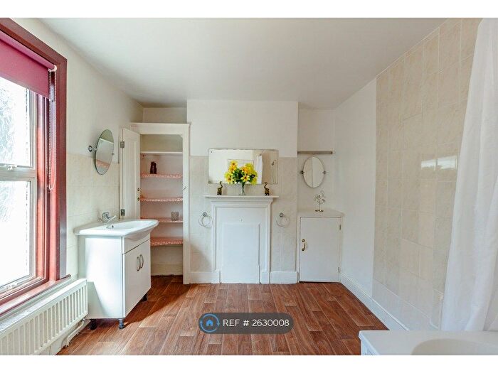 4 Bedroom Terraced House To Rent In Landseer Road, Ju, N19