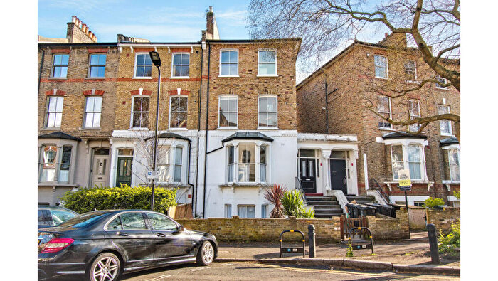 2 Bedroom Maisonette For Sale In A Colvestone Crescent, Hackney, London, E8