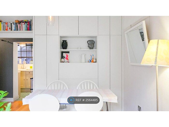 2 Bedroom Flat To Rent In Hillsborough Court, London, NW6