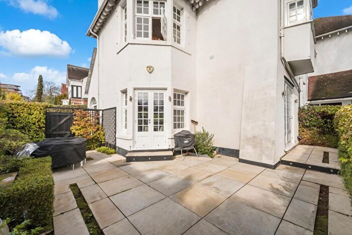 2 Bedroom Flat For Sale In Kidderpore Avenue, Hampstead, NW3