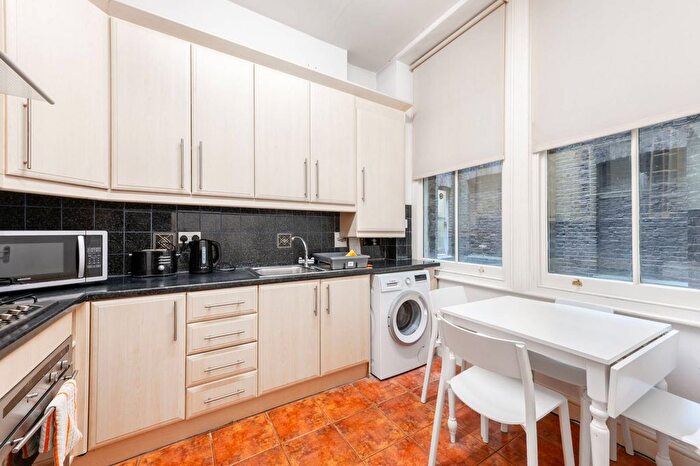 2 Bedroom Flat To Rent In Powis Square, Notting Hill, London, W11