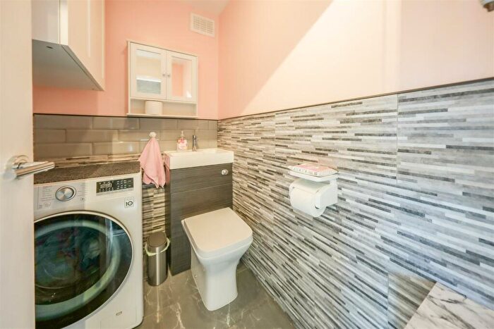 3 Bedroom End Of Terrace House For Sale In Gorsehill, Gateshead, NE9