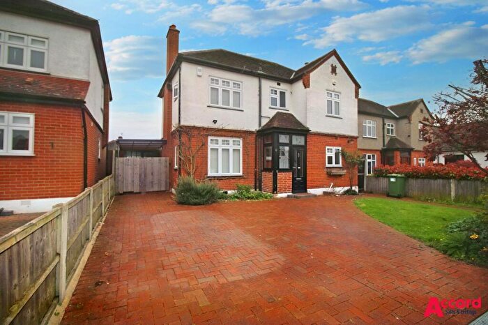 4 Bedroom Detached House To Rent In Tudor Gardens, Upminster, RM14