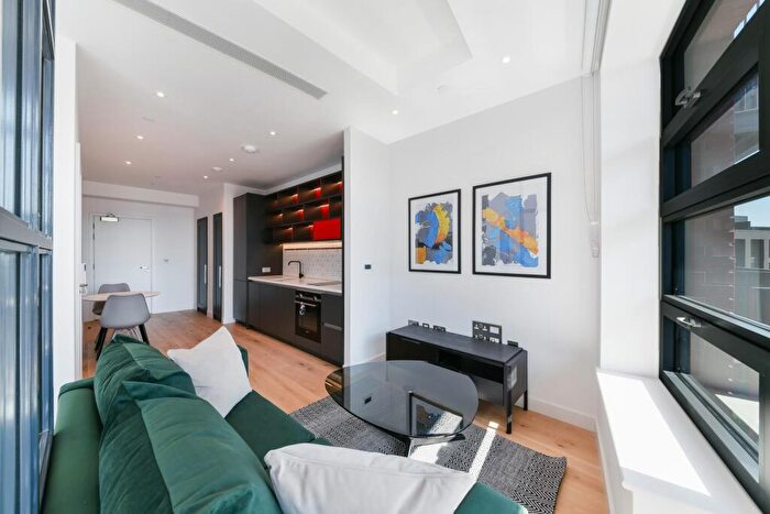 Apartment For Sale In Defoe House, City Island Way, London, E14