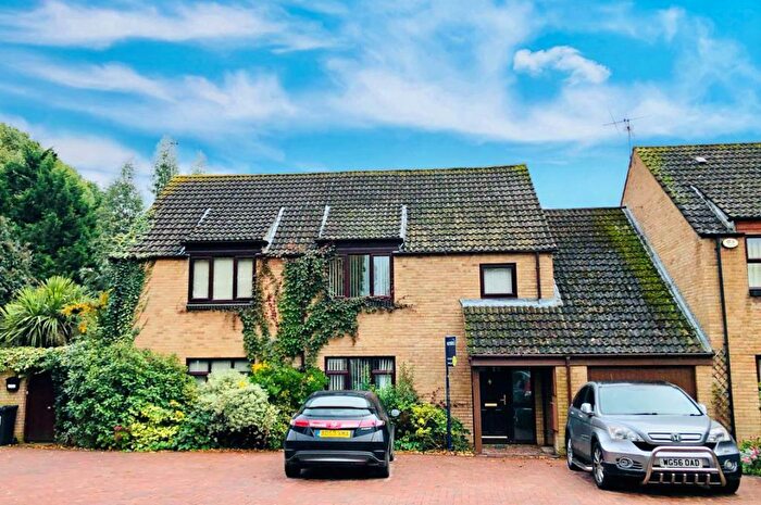 4 Bedroom Semi-Detached House To Rent In Carston Grove, Calcot, RG31