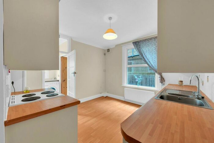 2 Bedroom Flat For Sale In Morgan Road, Bromley, BR1