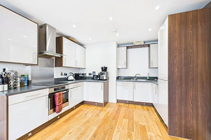 2 Bedroom Flat To Rent In Kestrel Court, Heron Way, Maidenhead, Berkshire, SL6