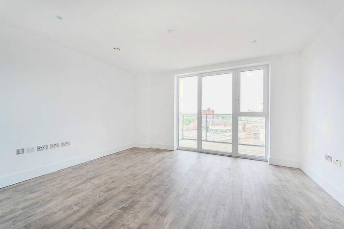 1 Bedroom Flat To Rent In Talisker House, Acton, London, W3