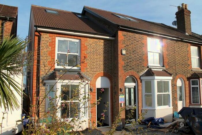 2 Bedroom Flat To Rent In Earlswood Road, Redhill, RH1