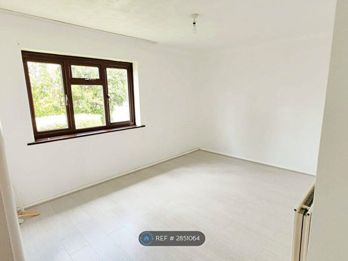 2 Bedroom Flat To Rent In Bookerhill Road, High Wycombe, HP12