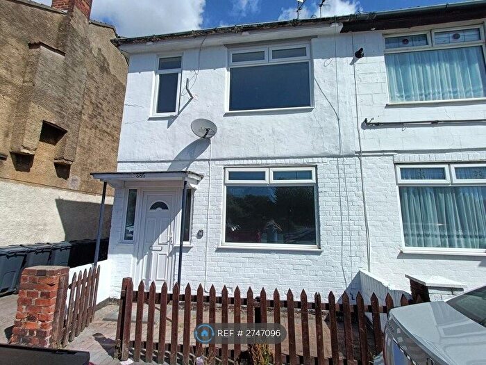3 Bedroom Terraced House To Rent In Hedon Road, Hull, HU9