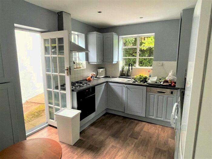 3 Bedroom Semi-Detached House To Rent In Howard Walk, London, N2