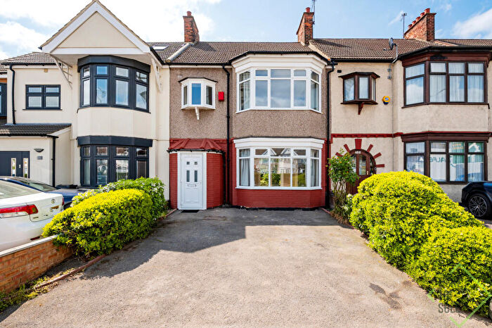 3 Bedroom Terraced House To Rent In Eastern Avenue, Ilford, Essex, IG2