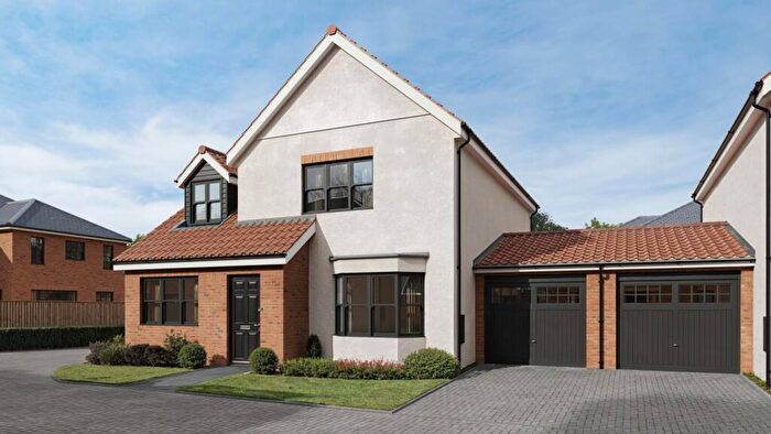 3 Bedroom Link Detached House For Sale In Sabre Close, Felsted, Dunmow, Essex, CM6