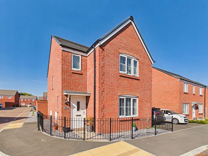 3 Bedroom Detached House For Sale In , Thornton Avenue, Kettering, NN15