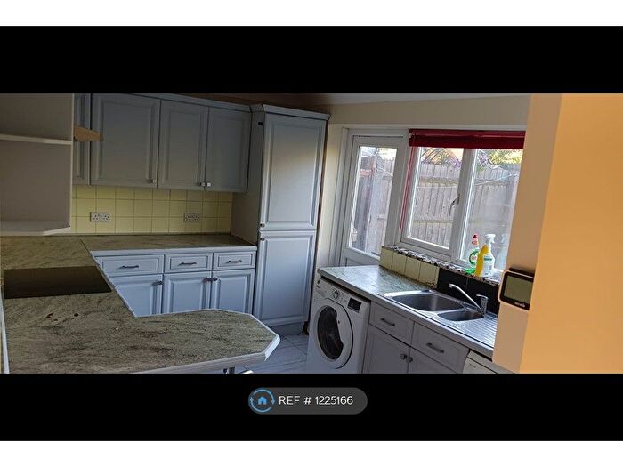 3 Bedroom Terraced House To Rent In Camp Drive, Houghton Regis, Dunstable, Bedfordshire, LU5