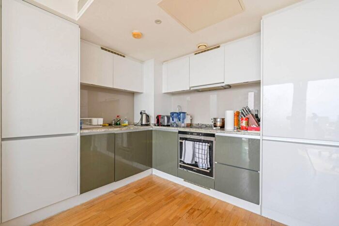 1 Bedroom Flat To Rent In Landmark West, , Canary Wharf, London, E14