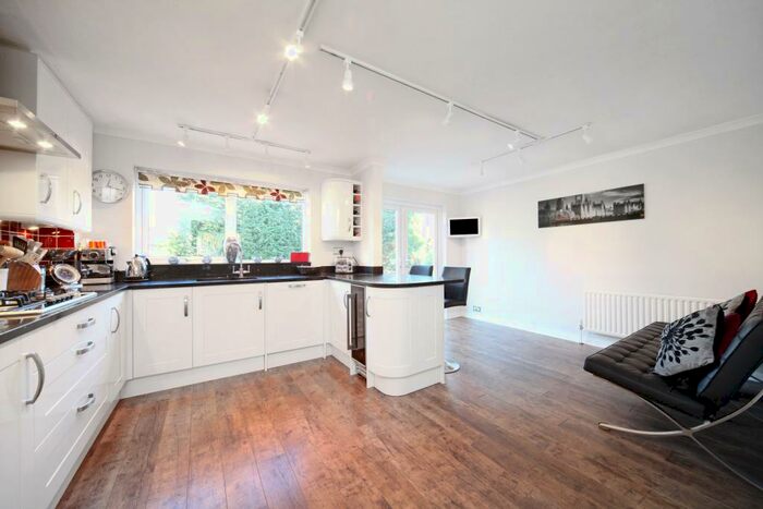 4 Bedroom Detached House To Rent In Horseguards Drive Maidenhead, SL6