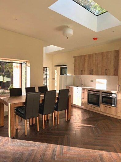 1 Bedroom Detached Bungalow To Rent In Oakleigh Avenue, London, N20