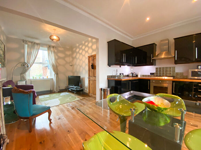 3 Bedroom Flat To Rent In Grove Vale, East Dulwich, SE22