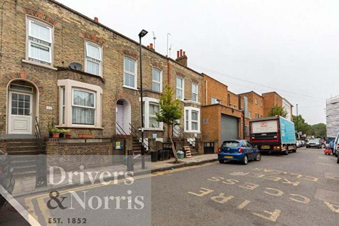 3 Bedroom Maisonette To Rent In Windermere Road, Archway, London, N19