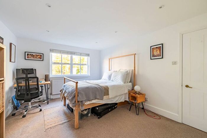 2 Bedroom Flat To Rent In Osbaldeston Road, Stoke Newington, London, N16