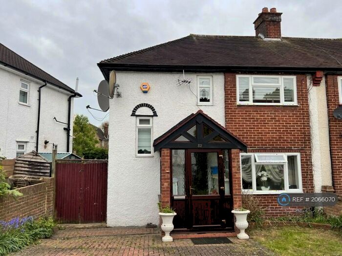 4 Bedroom Semi-Detached House To Rent In Goodwin Gardens, Croydon, CR0
