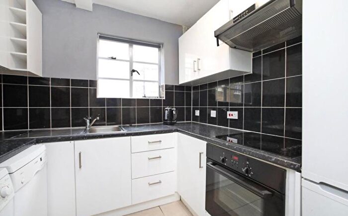 2 Bedroom Apartment To Rent In Gloucester Place, Marylebone, London, NW1