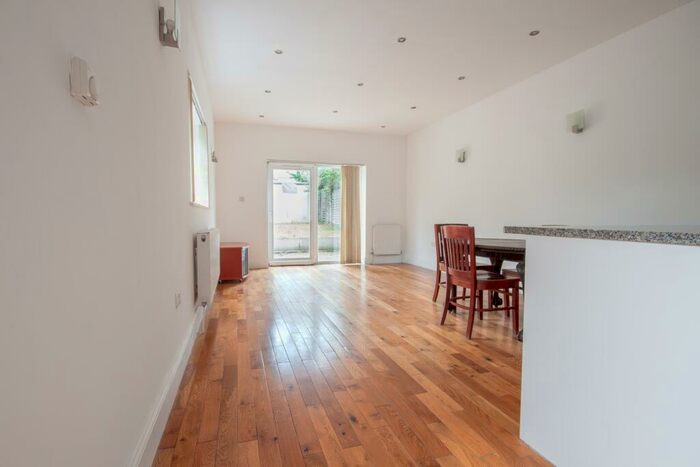 2 Bedroom Apartment To Rent In Westbere Road, West Hampstead, NW2